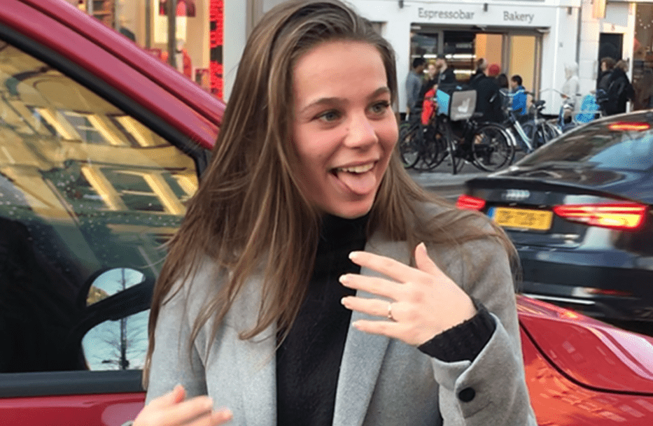 kijk hoe mensen reageren op de geur van invi