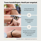 Zo werkt de Invi armband: knop indrukken, aan de band trekken, de geur komt vrij