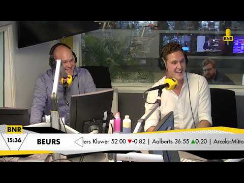 Terrible smell triggers funny reactions on Dutch radio host!